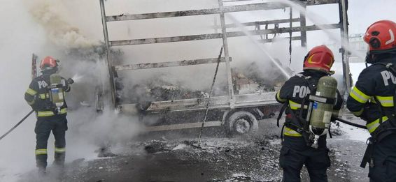 Autoutilitara in flacari | imaginea 1