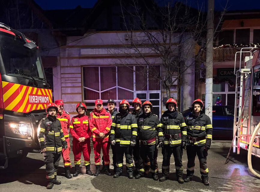 Casa cuprinsa de flacari si persoana evacuata | imaginea 1
