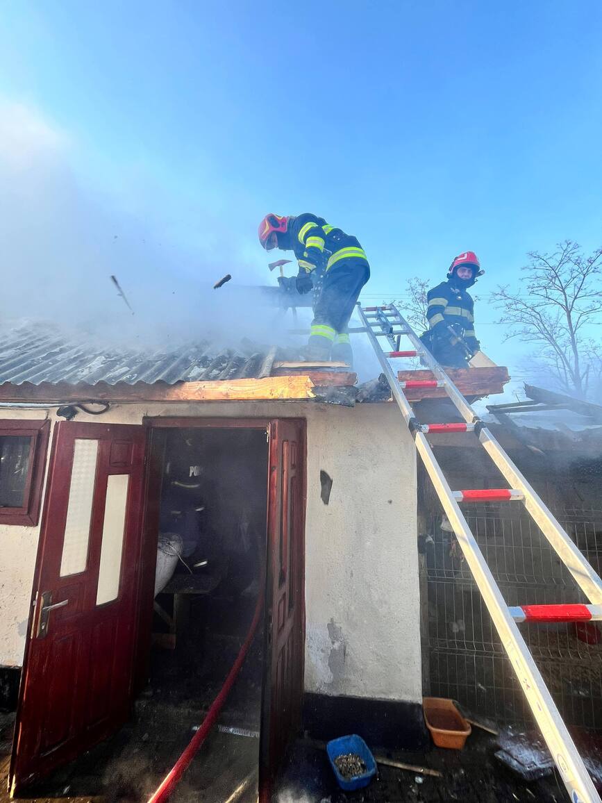 Casa salvata la limita   Incendiu provocat de cenusa incinsa | imaginea 1
