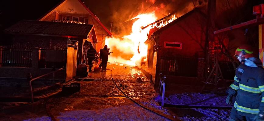 Doua case si un magazin  distruse de un scurtcircuit | imaginea 1