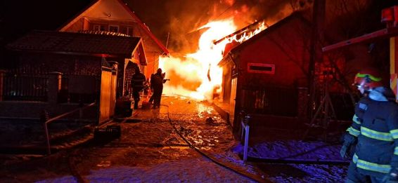 Doua case si un magazin  distruse de un scurtcircuit | imaginea 1