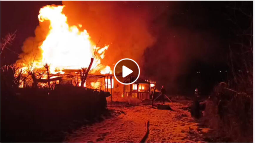 Drama in plina iarna   O familie a ramas fara casa dupa un incendiu | imaginea 1