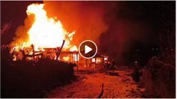 Drama in plina iarna   O familie a ramas fara casa dupa un incendiu | imaginea 1