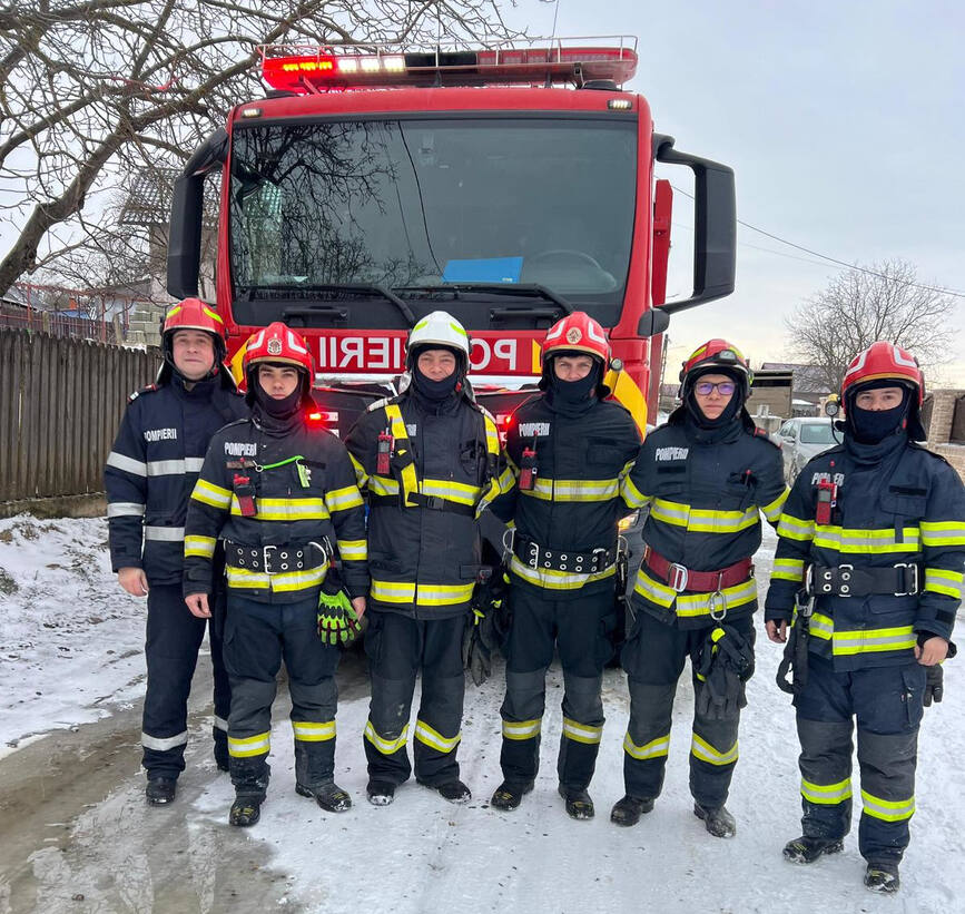 Incendiu la cosul de fum al unei locuinte | imaginea 1