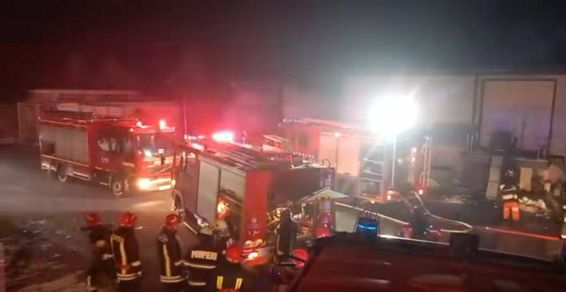 Incendiu la o hala de productie   Doua victime au suferit arsuri | imaginea 1
