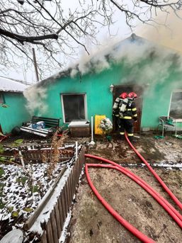 Incendiu violent din cauza unui cos de fum | imaginea 1