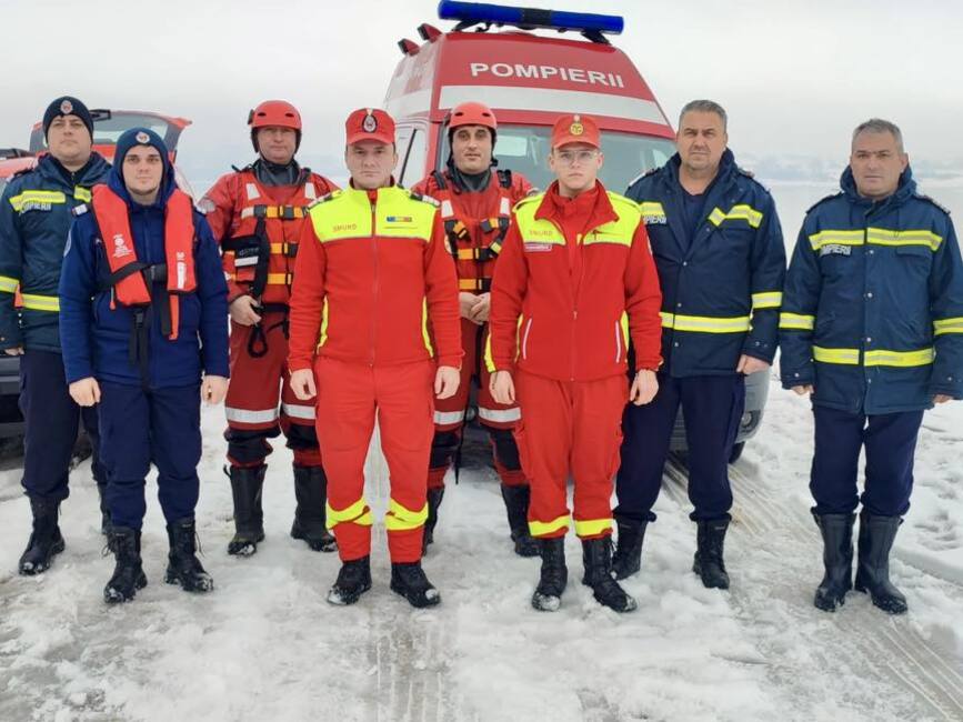 Pompierii mehedinteni  alaturi de credinciosi | imaginea 1