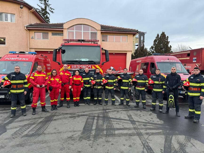 Salvare dramatica a unui barbat cazut sub gheata raului | imaginea 1