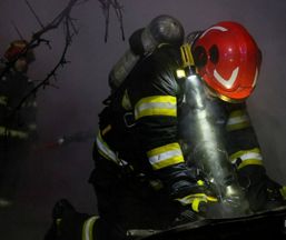 Casa afectata de flacari din cauza unui cos de fum defect | imaginea 1
