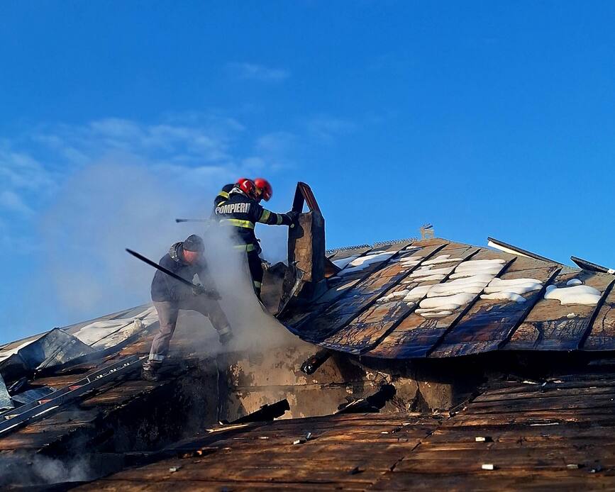 Casa cuprinsa de flacari din cauza cosului de fum | imaginea 1