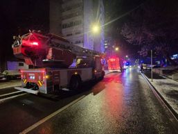 Incendiu la bloc Zeci de locatari evacuati | imaginea 1