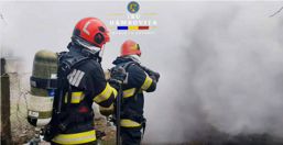 Incendiu violent Pompierii au intervenit pentru salvarea unei persoane | imaginea 1