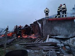 Interventie de amploare   Pompierii au luptat cu flacarile ore in sir | imaginea 1