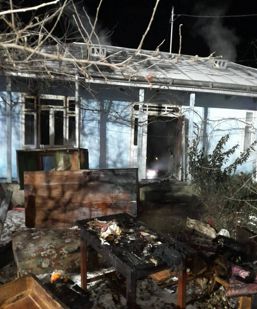 Mama si fiu  salvati din flacari dupa ce o soba s a supraincalzit | imaginea 1