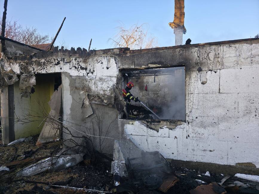 Apel la solidaritate  Locuinta unei familii a ars generalizat | imaginea 1