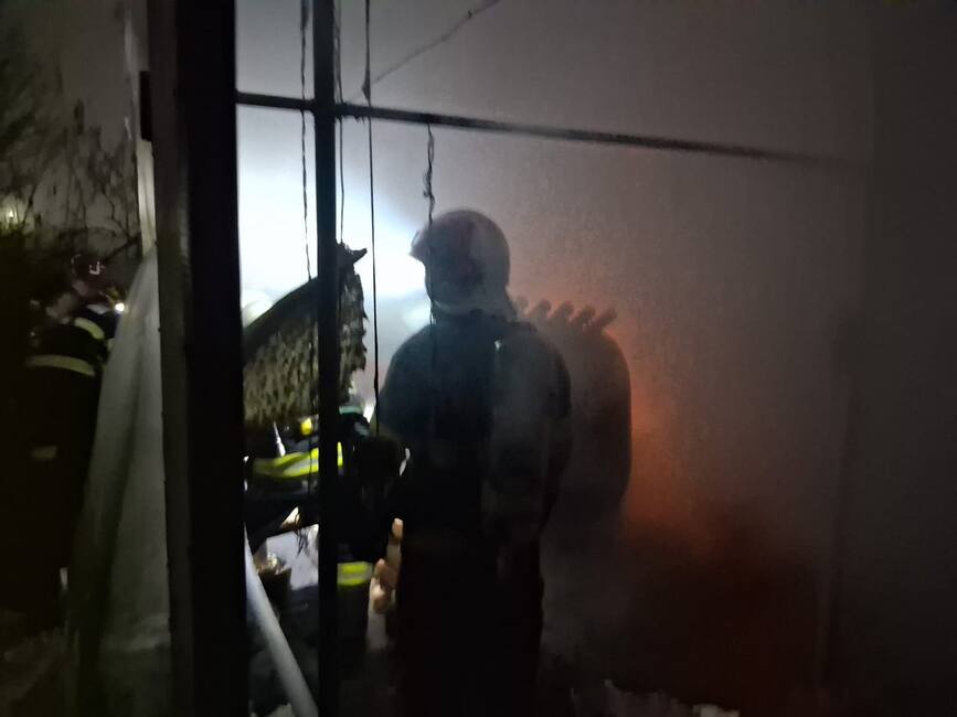 Incendiu la o gospodarie din Ramnicu Valcea | imaginea 2