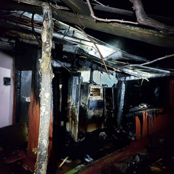 Incendiu nocturn  Salvata de vecini in pragul tragediei | imaginea 1