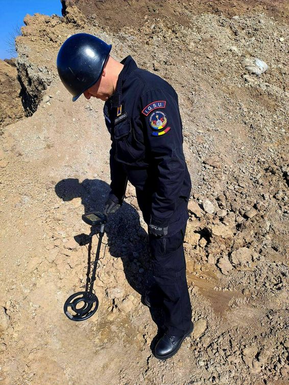 Interventie pirotehnica de urgenta  Bomba pe santierul centurii | imaginea 1