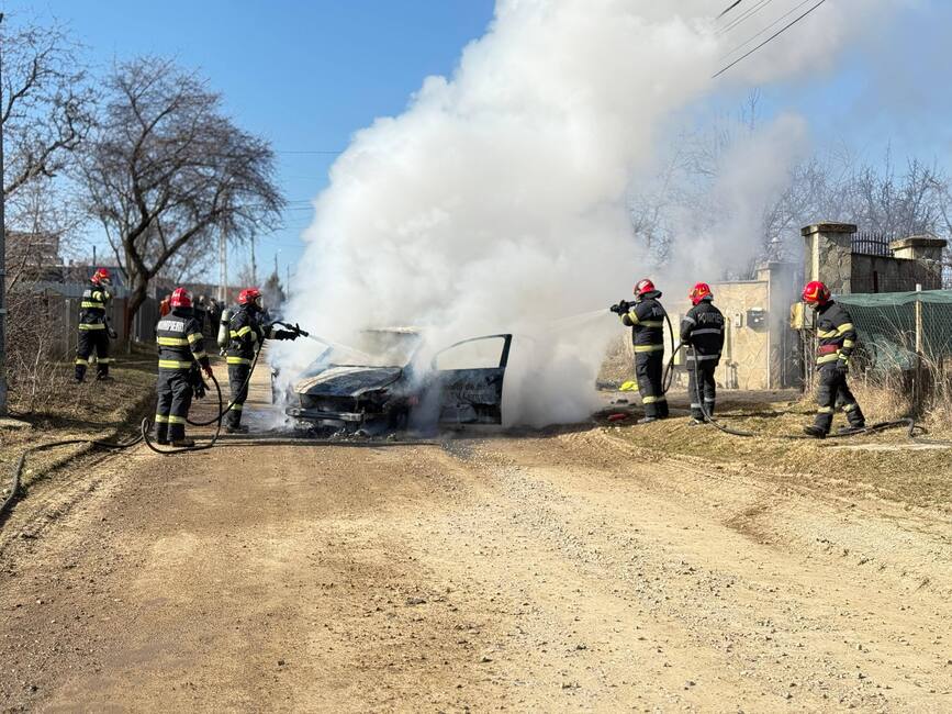 Masina in flacari | imaginea 1