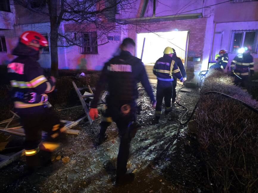 Noapte de cosmar in Calarasi  Explozie puternica intr un bloc | imaginea 1