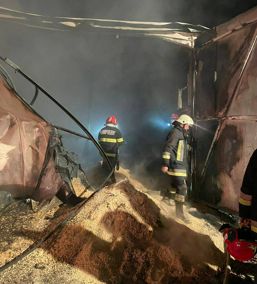 Noapte de foc Hala gater cuprinsa de flacari | imaginea 1