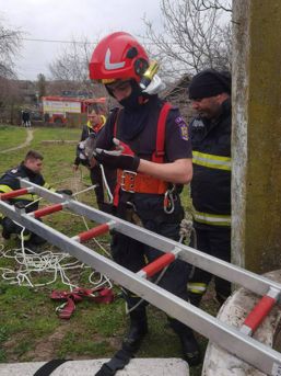 Salvare miraculoasa la 20 de metri adancime | imaginea 1