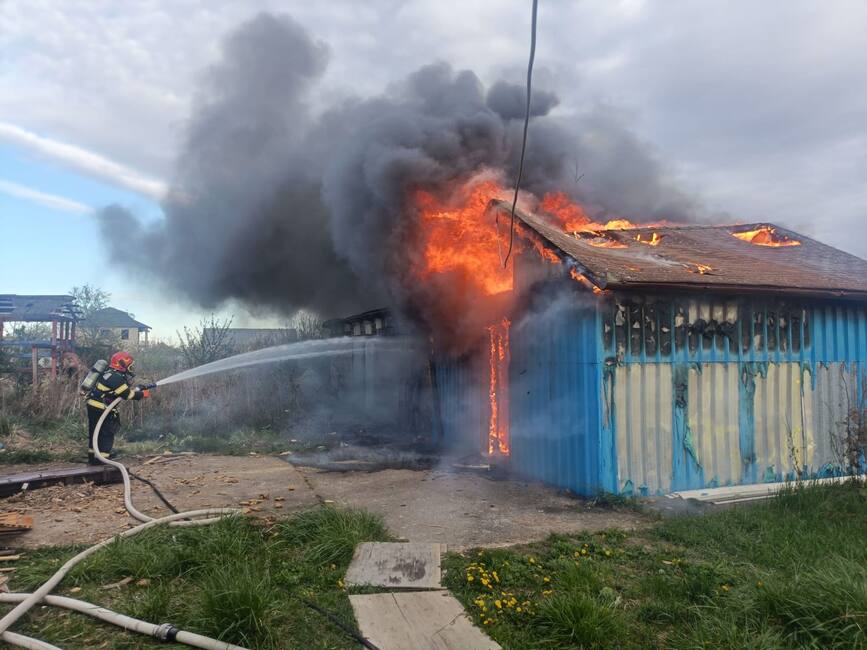 10 incendii intr o zi  De la vegetatie arsa  la butelii evacuate | imaginea 1
