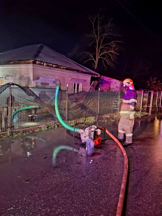 Cod Galben in judetul Giurgiu  Pompierii au salvat locuintele de sub ape | imaginea 1