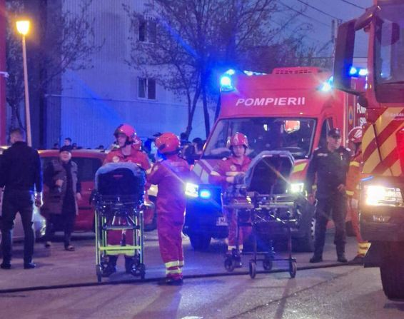 Cod Rosu in Constanta  Incendiu devastator la un bloc social | imaginea 1