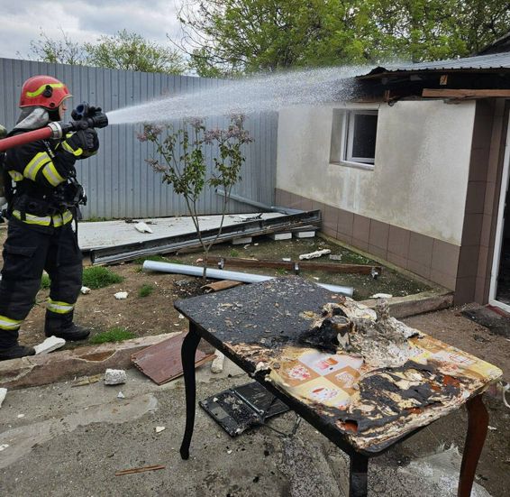 Explozie urmata de incendiu  Victima in stare grava | imaginea 1