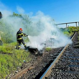 Foc nesupravegheat pe calea ferata din Giurgiu | imaginea 1