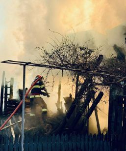 Incendiile la locuinte lasa in urma suferinta si cenusa | imaginea 1