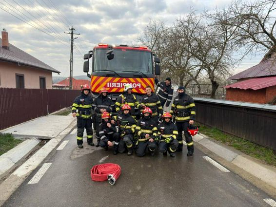 Interventie rapida la incendiu  Doua locuinte salvate din calea flacarilor | imaginea 1