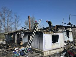 Locuinta distrusa in totalitate de un scurtcircuit | imaginea 1