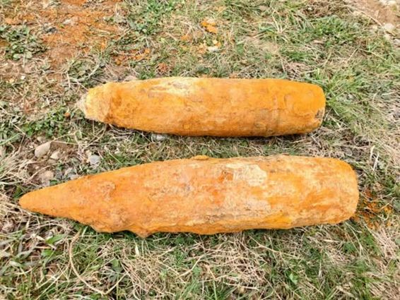 Pericol eliminat  Doua proiectile explozive  ridicate de pirotehnisti | imaginea 1