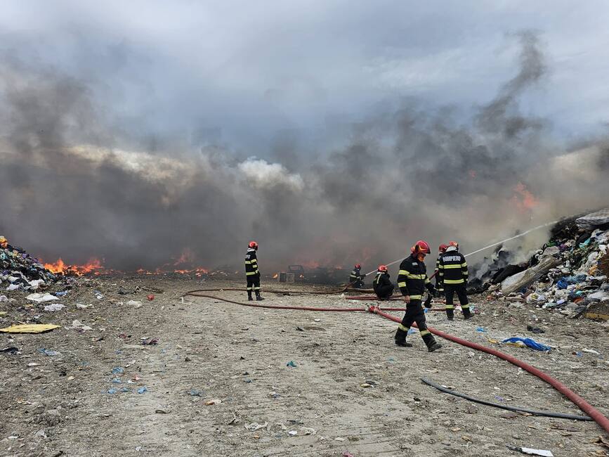 Pompierii  in prima linie pentru siguranta comunitatii | imaginea 1