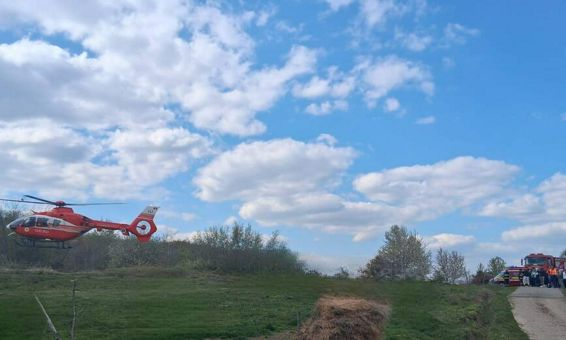 Salvare aeriana  Barbat extras dintr o prapastie de 10 metri | imaginea 1