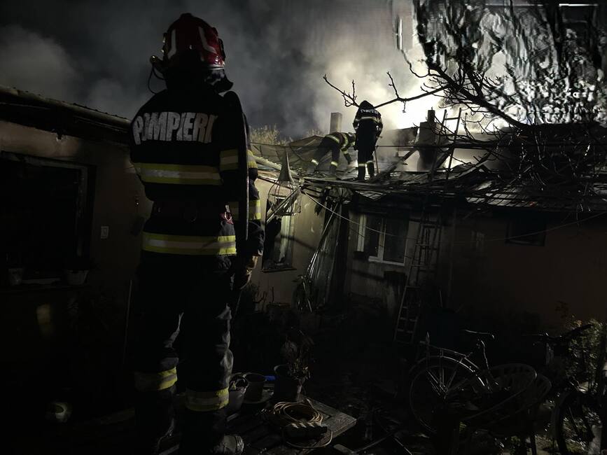 Trei incendii majore cauzate de neglijenta si scurtcircuite | imaginea 1