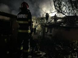 Trei incendii majore cauzate de neglijenta si scurtcircuite | imaginea 1