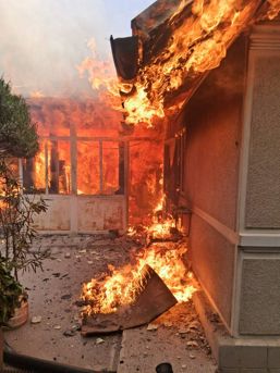 Casa in flacari distrusa de un cablu defect | imaginea 1