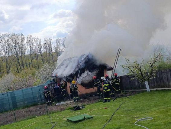 Incendiu de gospodarie izbucnit de la focul deschis | imaginea 1