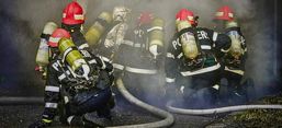 Interventie nocturna pentru limitarea unui incendiu | imaginea 1