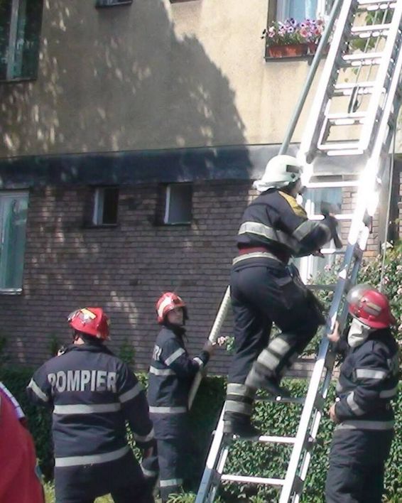 Bunica salvata de pompieri in Oradea | imaginea 1