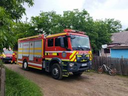 Casa in flacari din cauza unei baterii externe | imaginea 1