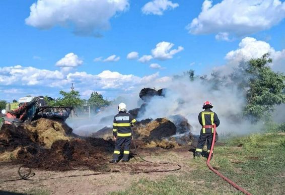 Foc in Bihor  Cinci incendii au alertat pompierii in weekend | imaginea 1