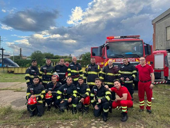 Incendiu la o hala de reparatii vagoane din Pascani | imaginea 1