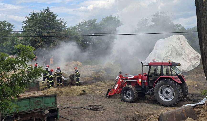 Incendiu violent  16 tone de furaje s au facut scrum | imaginea 1