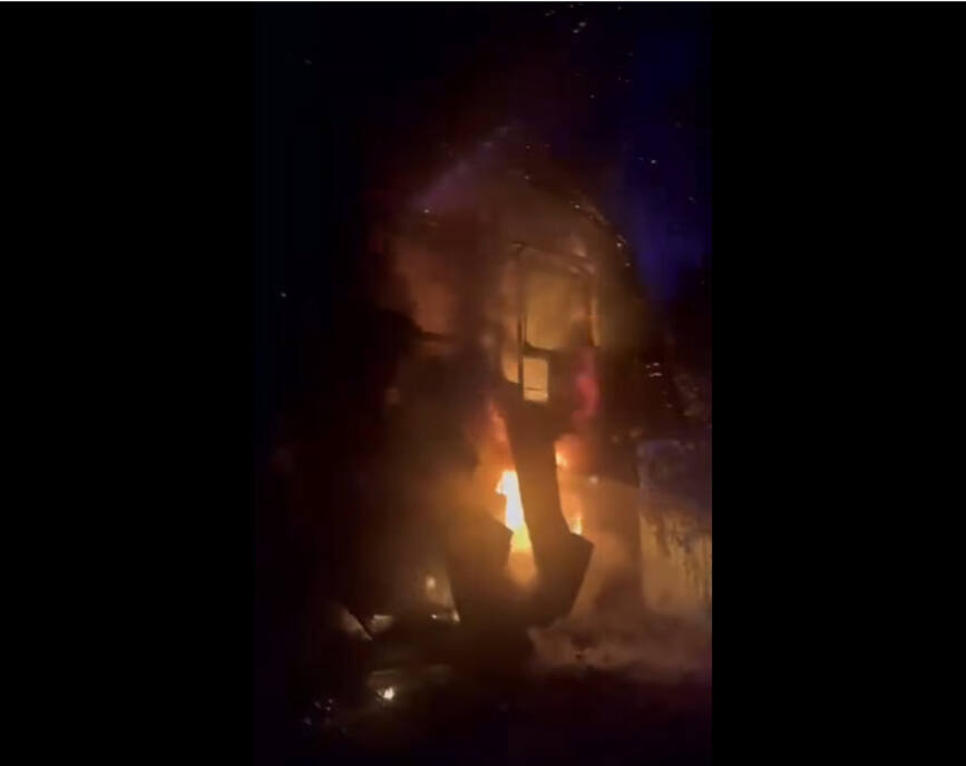 Incendiu violent dupa miezul noptii | imaginea 1