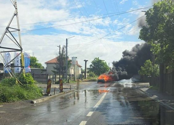 Masina distrusa intr un incendiu | imaginea 1