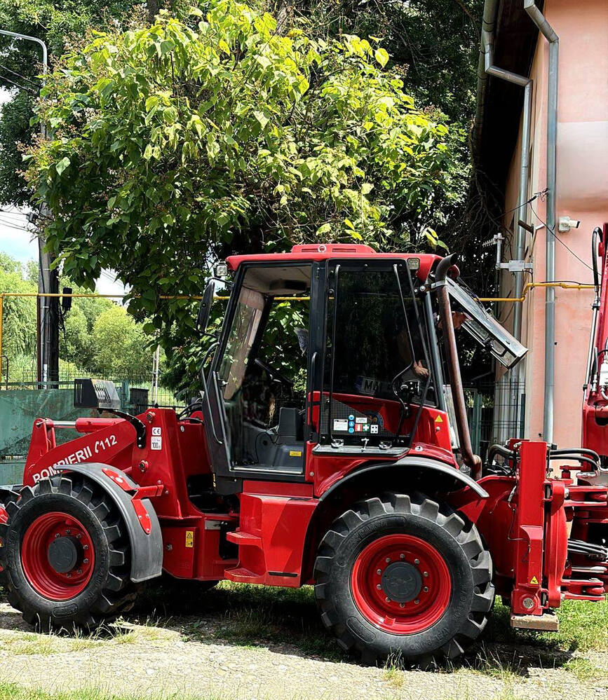 Sapaturi cu buldoexcavatorul pentru salvarea unui catel | imaginea 2